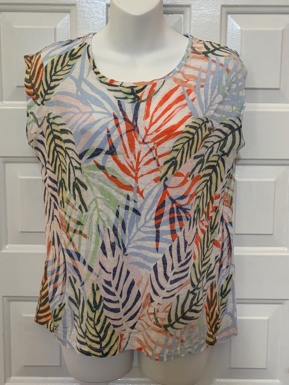 TAHARI Tropical Leaf 100% Linen Top Blouse MEDIUM Button Back Resort Wear Summer